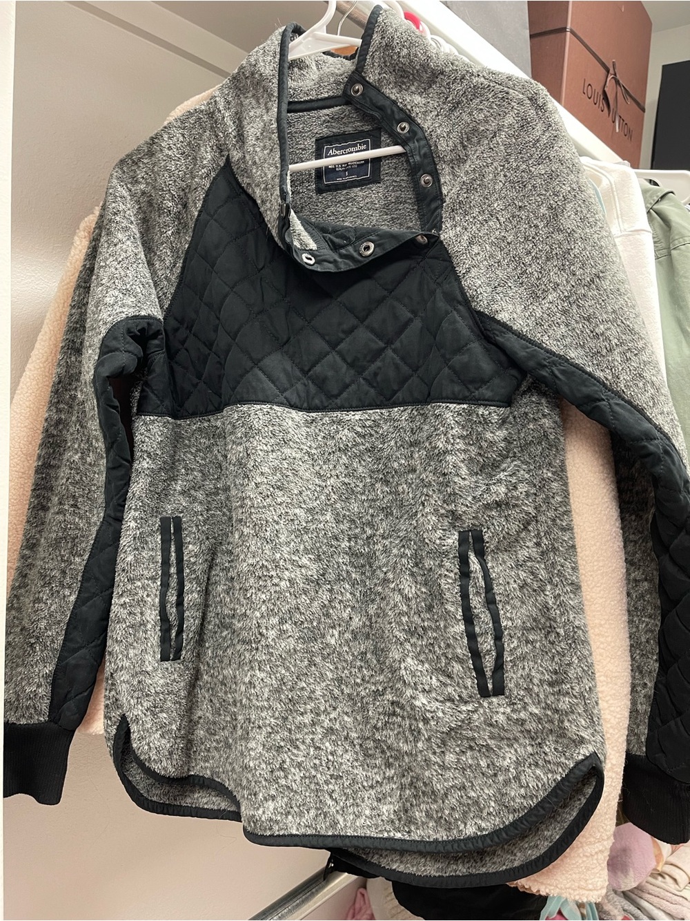 Abercrombie & Fitch Gray Fleece Pullover with Black Quilted